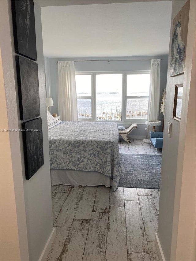 3 of 29 - 11111 Biscayne Blvd 5d, Miami, FL