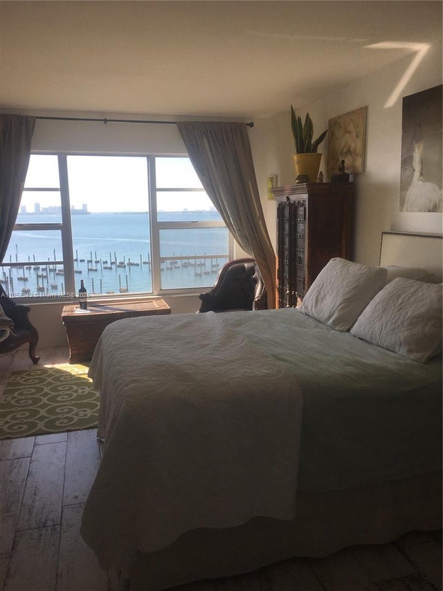 4 of 29 - 11111 Biscayne Blvd 5d, Miami, FL