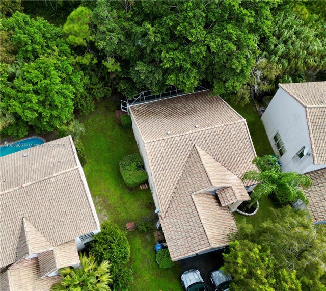 4 of 34 - 3947 Jasmine Ln, Coral Springs, FL