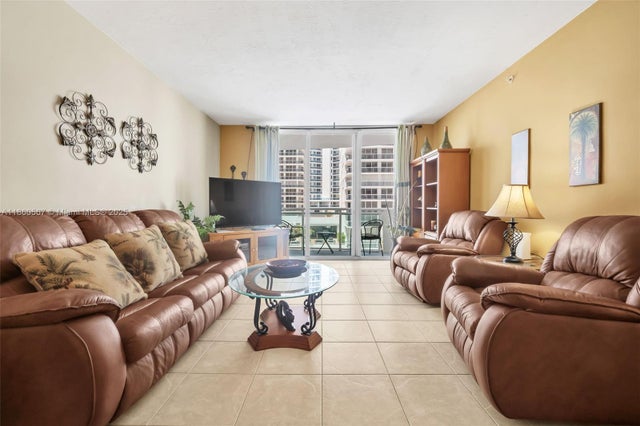 5 of 27 - 3001 S Ocean Dr 403, Hollywood, FL