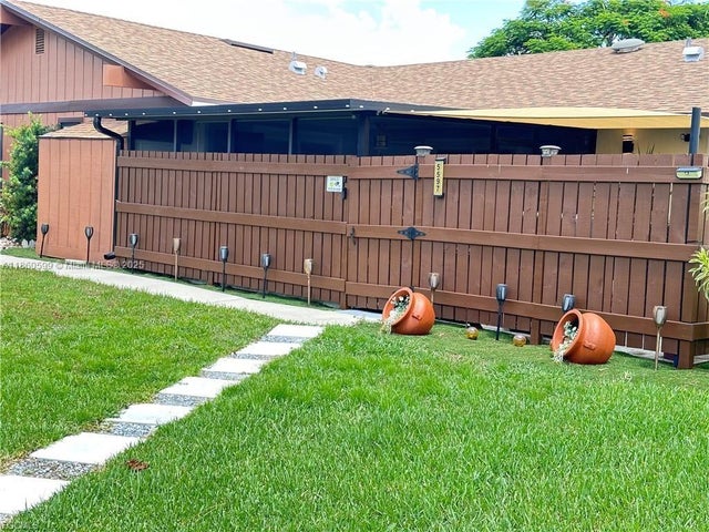 2 of 22 - 5597 Foxlake, Other, FL