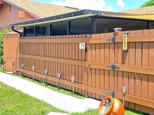 3 of 22 - 5597 Foxlake, Other, FL