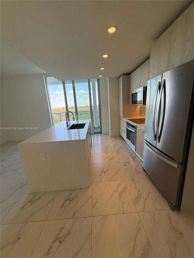 5 of 25 - 2000 Metropica Way 901, Sunrise, FL