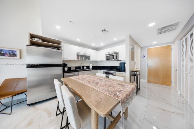 3 of 27 - 253 Ne 2nd St 427, Miami, FL