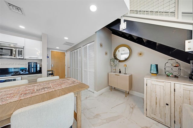 4 of 27 - 253 Ne 2nd St 427, Miami, FL