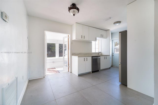 5 of 26 - 1504 N Funston St, Hollywood, FL