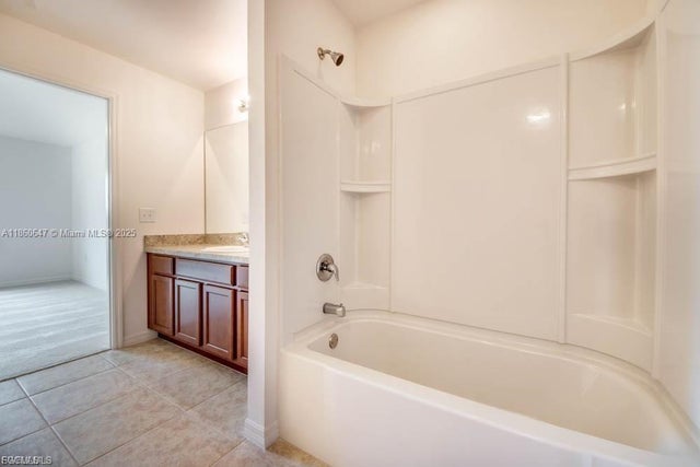 5 of 8 - 747 Center Lake St, Other, FL