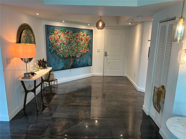 2 of 24 - 110 Washington Ave 2421, Miami Beach, FL