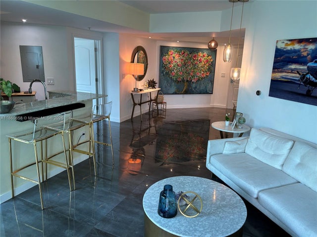 4 of 24 - 110 Washington Ave 2421, Miami Beach, FL