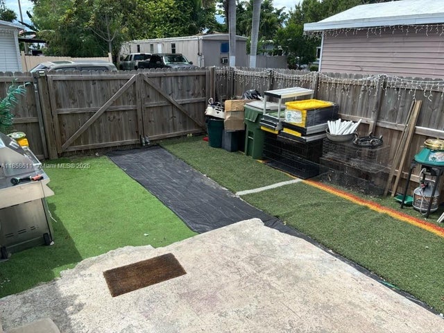 5 of 8 - 451 Se 8th St, Homestead, FL