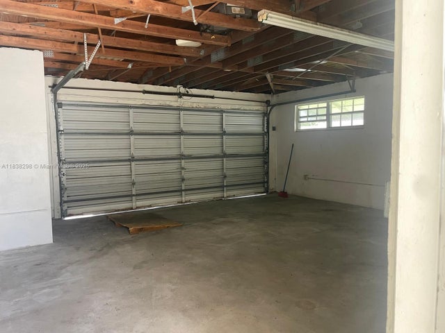 4 of 22 - 292 W 39th Pl, Hialeah, FL