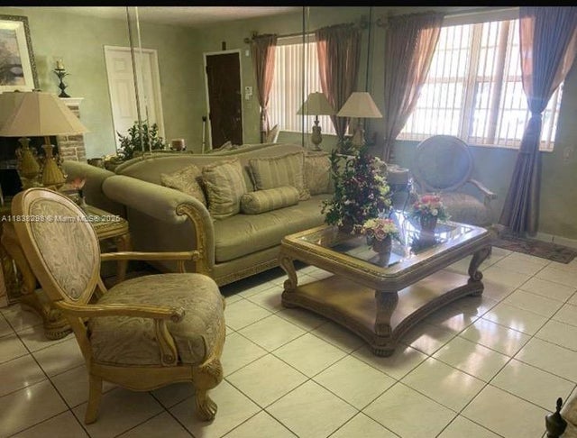 5 of 22 - 292 W 39th Pl, Hialeah, FL