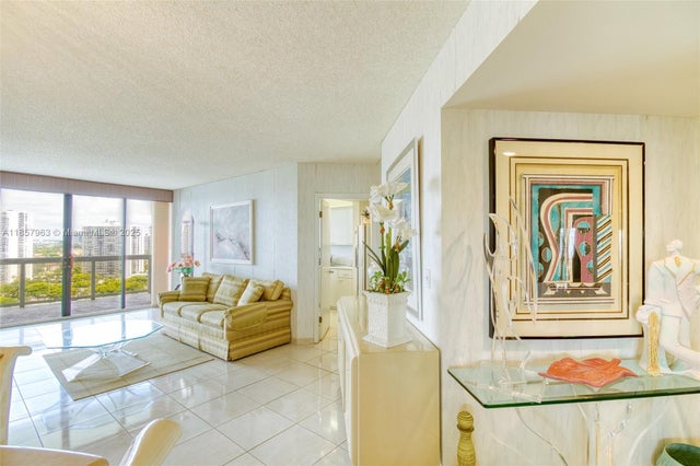 5 of 48 - 20185 E Country Club Dr 1709, Aventura, FL