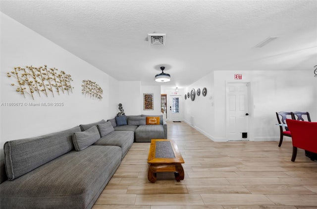 4 of 38 - 911 N Park Rd, Hollywood, FL