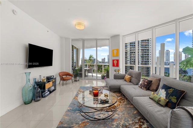 3 of 26 - 4100 Island Blvd 902, Aventura, FL