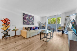 Photo of Listing #A11859760