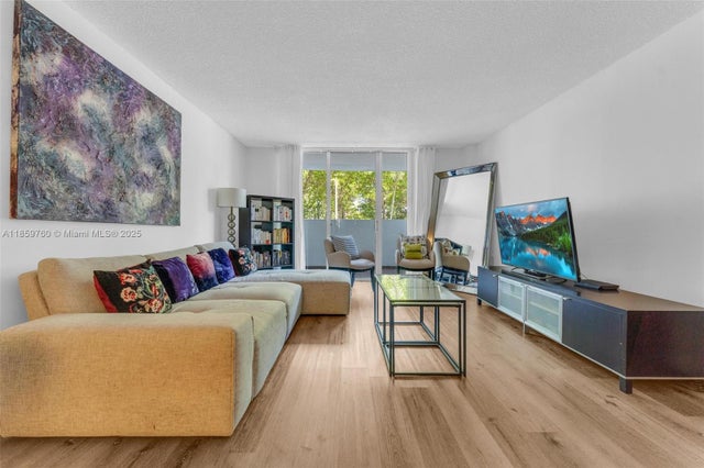4 of 35 - 2780 Ne 183rd St 109, Aventura, FL