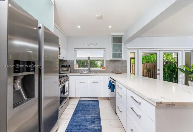 5 of 39 - 6704 Crooked Palm Ter, Miami Lakes, FL