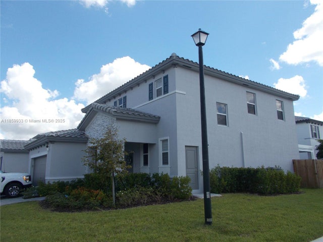 2 of 40 - 879 Se 26th Ter, Homestead, FL