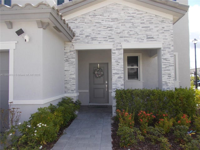 4 of 40 - 879 Se 26th Ter, Homestead, FL