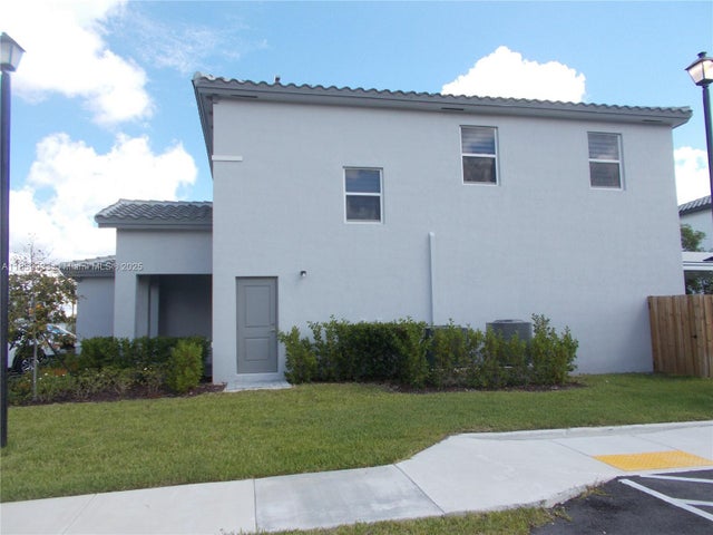 5 of 40 - 879 Se 26th Ter, Homestead, FL