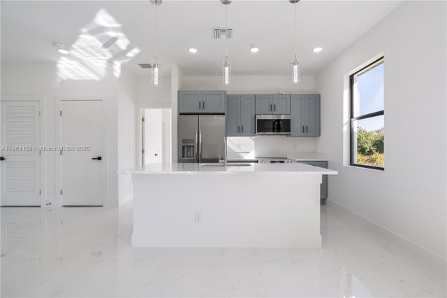 5 of 21 - 2708 Helen Pl, Lehigh Acres, FL