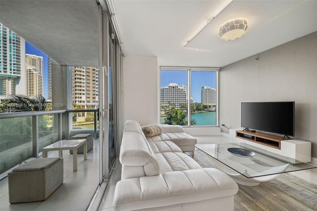 3 of 6 - 495 Brickell Ave 402, Miami, FL