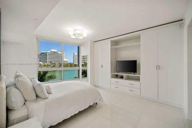4 of 6 - 495 Brickell Ave 402, Miami, FL