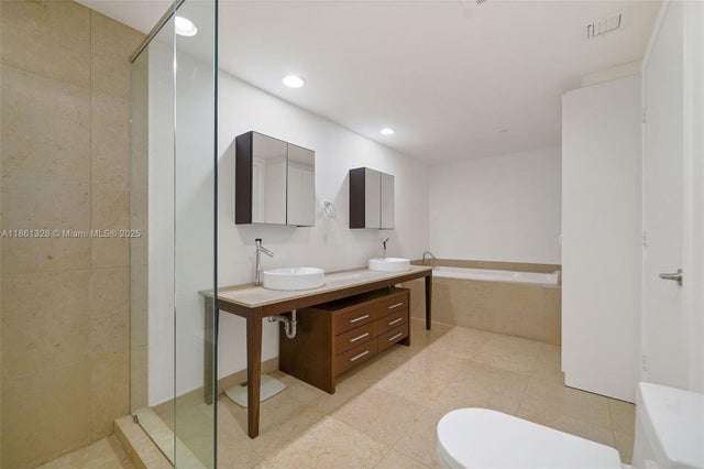5 of 6 - 495 Brickell Ave 402, Miami, FL