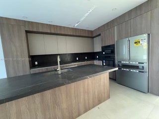 Photo of Listing #A11861294