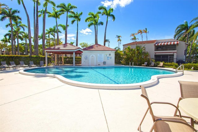 1 of 18 - 20110 Ne 3rd Ct 8, Miami, FL