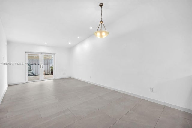4 of 25 - 2141 W 53rd St, Hialeah, FL