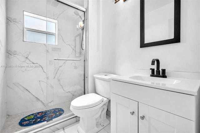 5 of 25 - 2141 W 53rd St, Hialeah, FL