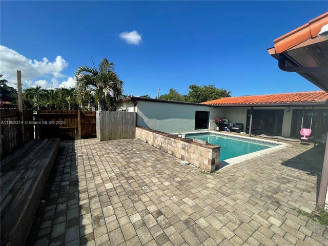 4 of 24 - 801 Oriole Ave, Miami Springs, FL