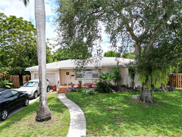 1 of 25 - 2527 Fillmore St, Hollywood, FL