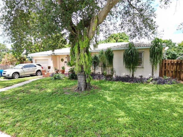 2 of 25 - 2527 Fillmore St, Hollywood, FL