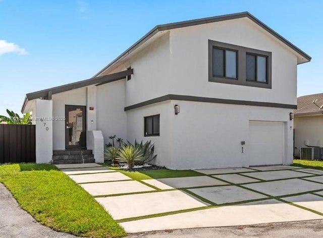 1 of 22 - 970 Nw 106th Ave Cir, Miami, FL