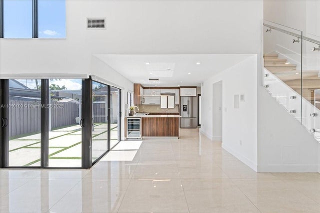 2 of 22 - 970 Nw 106th Ave Cir, Miami, FL