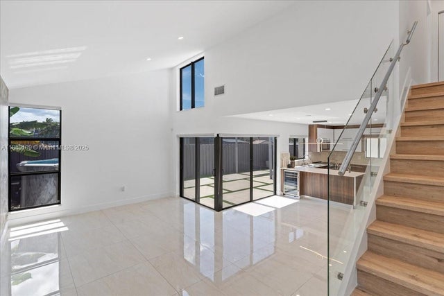 3 of 22 - 970 Nw 106th Ave Cir, Miami, FL