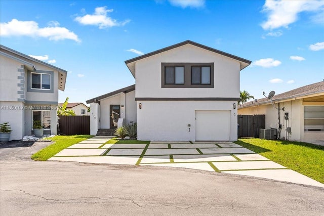 4 of 22 - 970 Nw 106th Ave Cir, Miami, FL