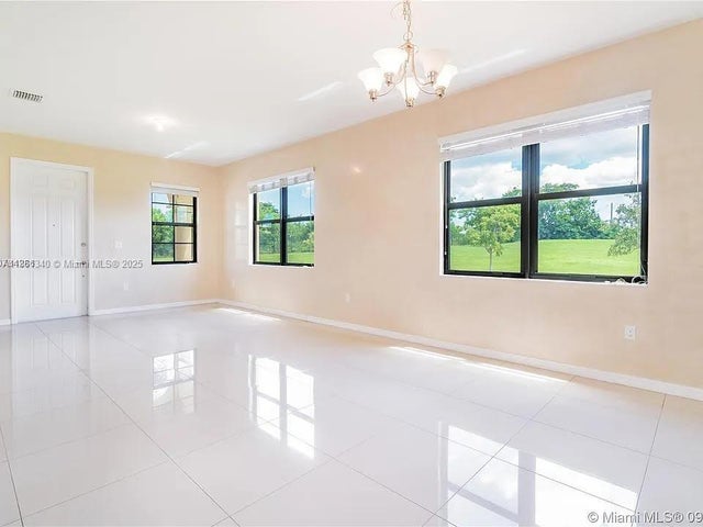 5 of 17 - 19220 Ne 9th Pl, Miami, FL