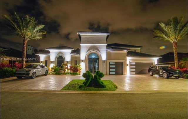 1 of 6 - 541 E Enclave Cir E, Pembroke Pines, FL