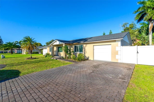 3 of 38 - 1120 Sw 128th Dr, Davie, FL