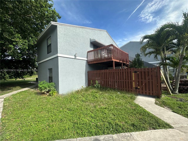 2 of 28 - 22 Crossings Cir E, Boynton Beach, FL
