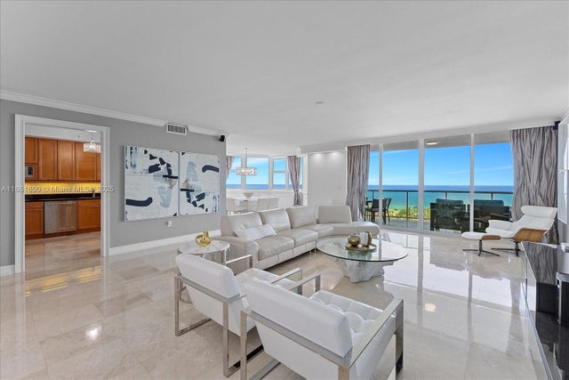 20201 E Country Club Dr 2301, Aventura