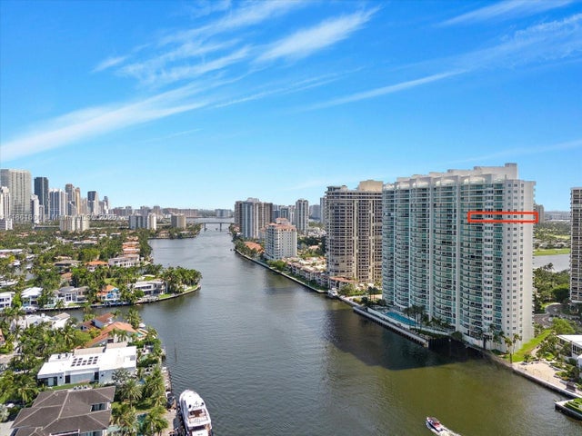 5 of 43 - 20201 E Country Club Dr 2301, Aventura, FL