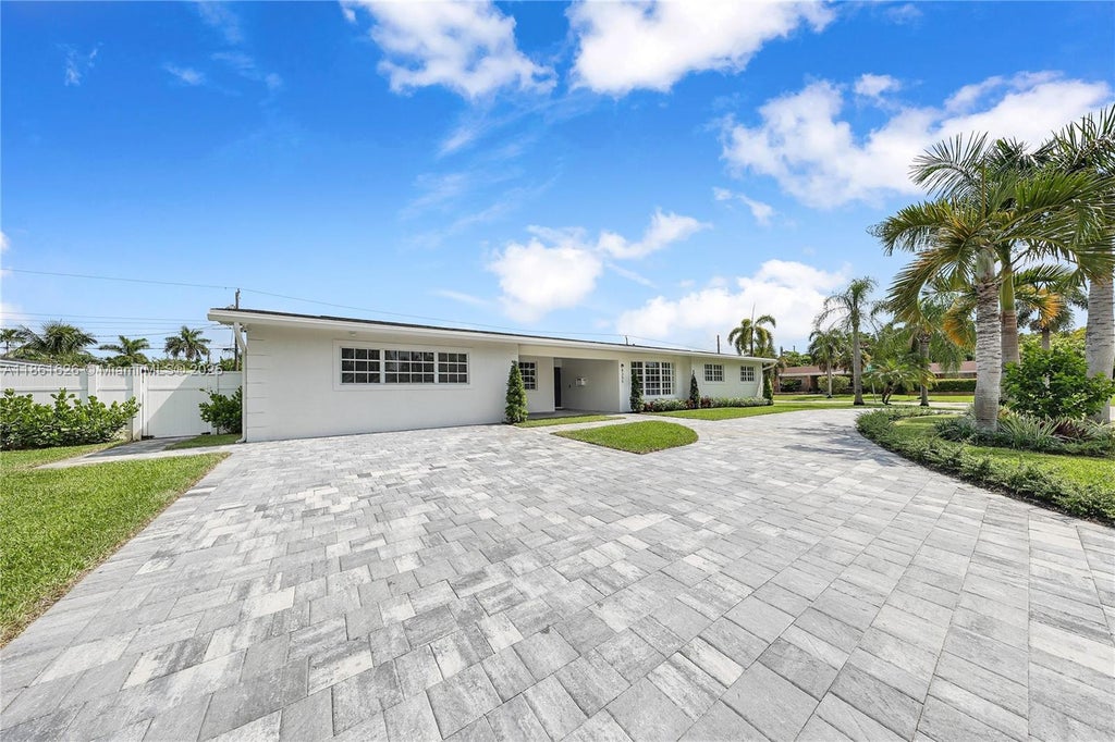 8355 Sw 89th St, Miami