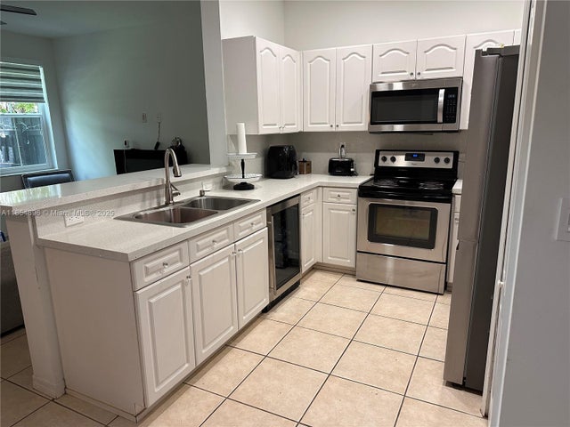 5 of 28 - 8908 Sw 109th Ave, Miami, FL