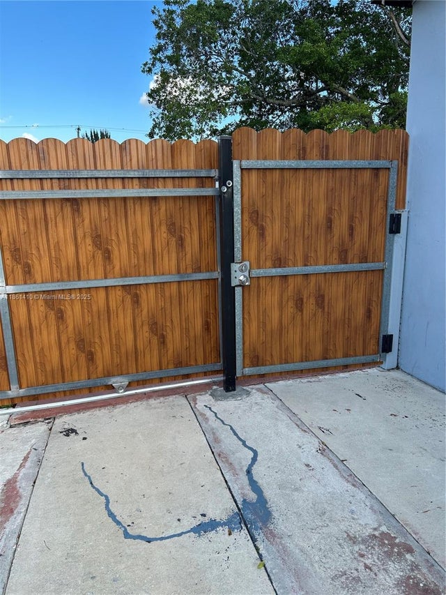 4 of 21 - 3600 Sw 122nd Ave, Miami, FL