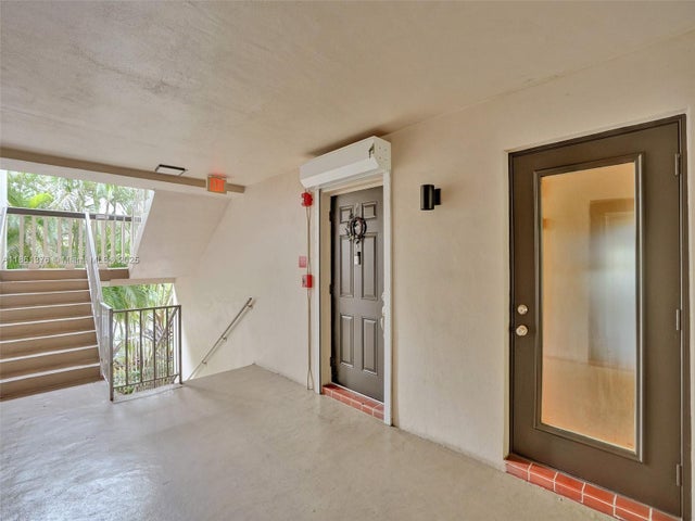 2 of 58 - 4900 Washington St 203, Hollywood, FL